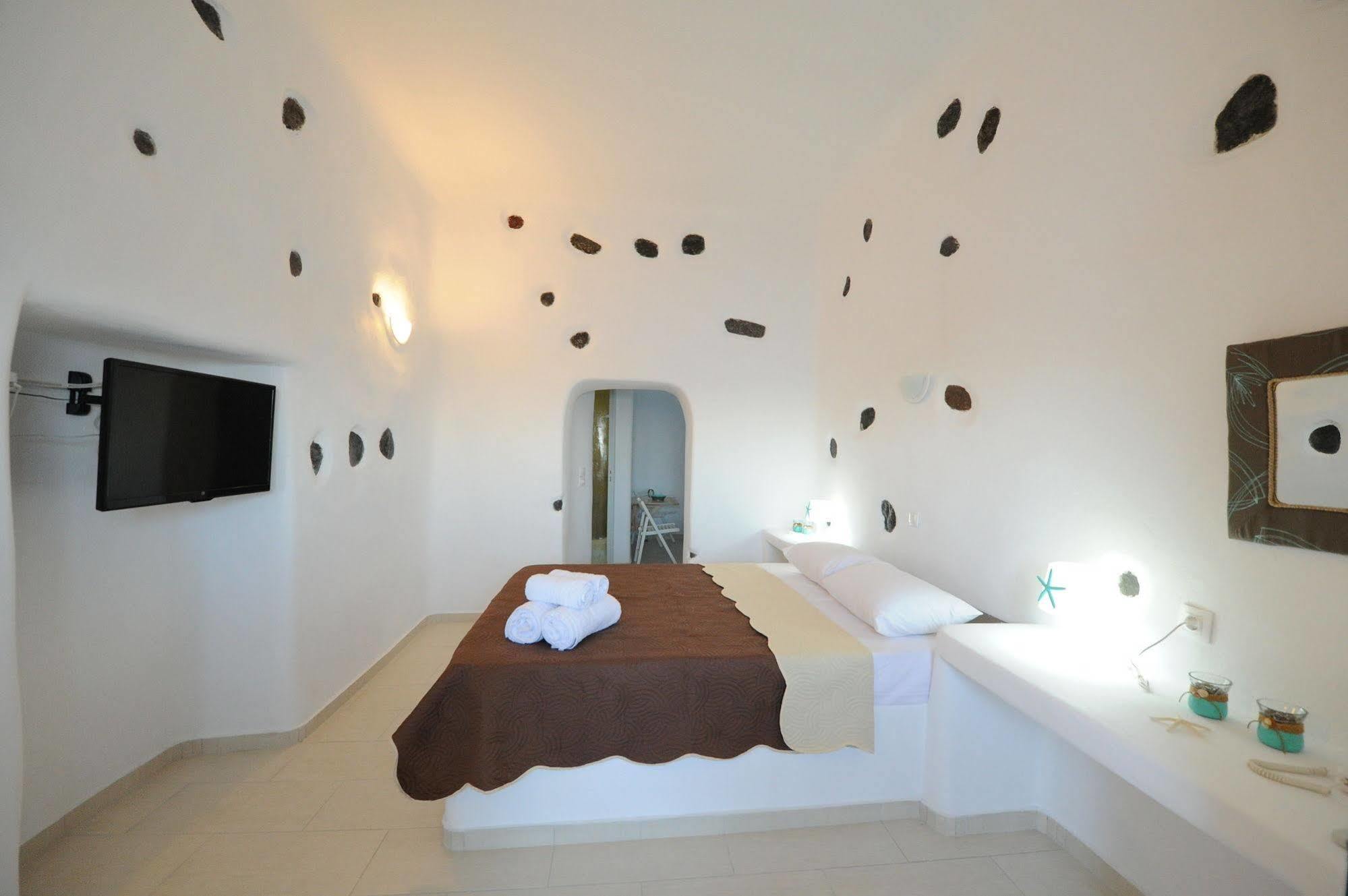 มานิอาส ฟิรา เรสซิเดนซ์เสส Aparthotel ภายนอก รูปภาพ
